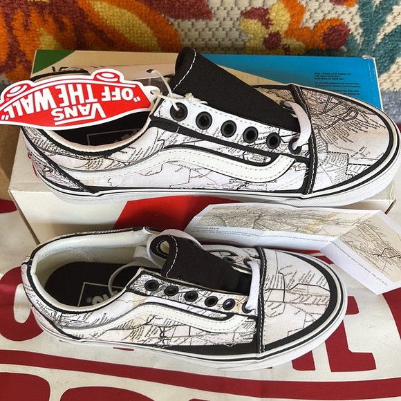 Vans Old Skool
(Moca) Frances Stark/Maps
VNOA5KRF94H
WMNS sneakers athletic shoe - Picture 3 of 16